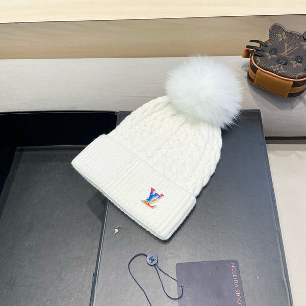 KNITTED BEANIE HAT IN WHITE WOOL 426215