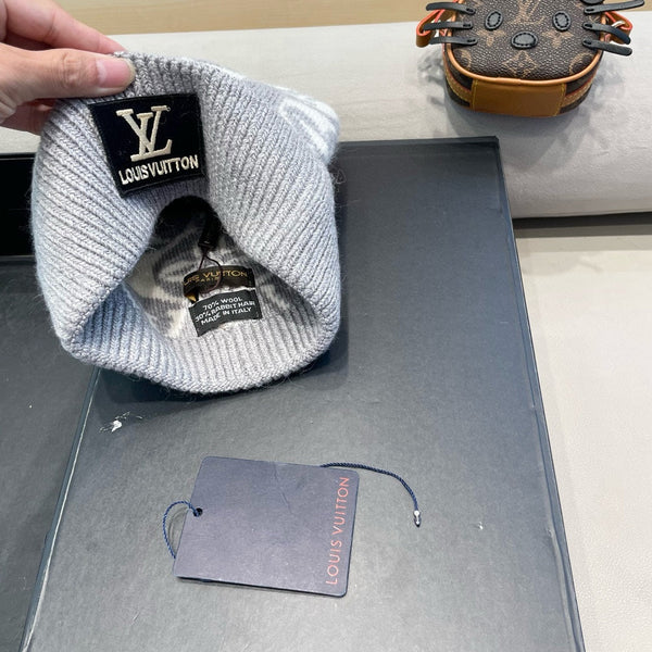 BERRETTO IN MAGLIA GRIGIO CHIARO, LANA BIANCA E PELLICCIA DI CONIGLIO 426242