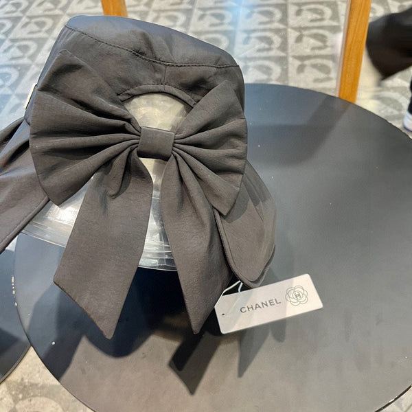 CAPPELLO A SERRAGLIA CON FIOCCO NERO 428186