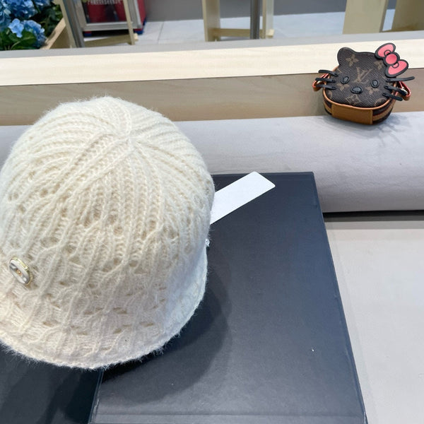 CAPPELLO A SECCHIELLO IN MAGLIA BIANCA CON PELLICCIA DI CONIGLIO 428092