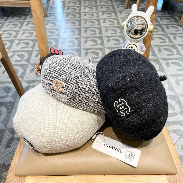 BERET HAT IN WHITE WOOL TWEED 430010