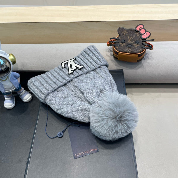 BERRETTO IN MAGLIA DI LANA GRIGIA E PELLICCIA DI AGNELLO 430046