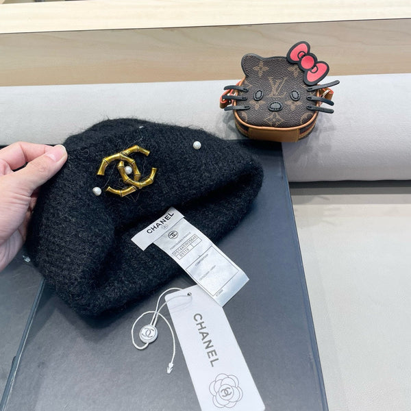 BEANIE HAT IN BLACK WOOL 430082