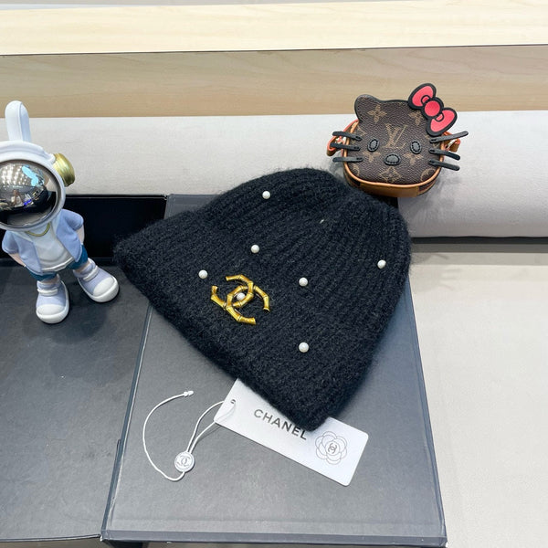 BEANIE HAT IN BLACK WOOL 430082