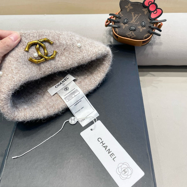 BEANIE HAT IN KHAKI BROWN WOOL 430084