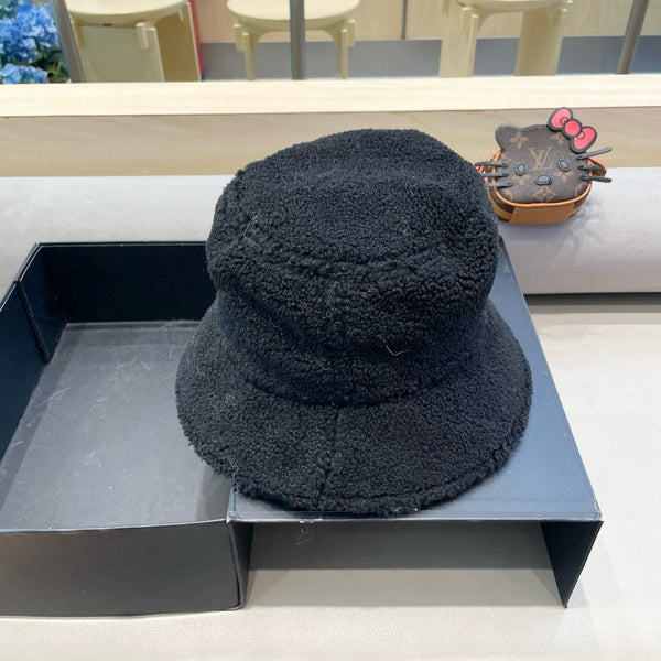 BUCKET HAT IN BLACK LAMB WOOL 430248