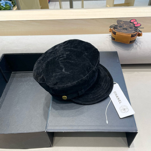 NEWSBOY CAP IN BLACK SUEDE 429937