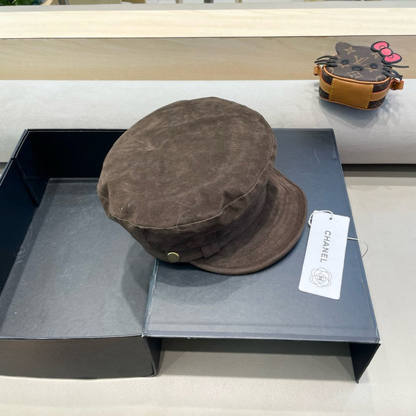 NEWSBOY CAP IN WALNUT BROWN SUEDE 429939