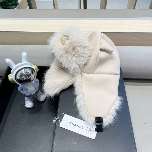 TRAPPER HAT IN WHITE SUEDE AND LAMB FUR 429971