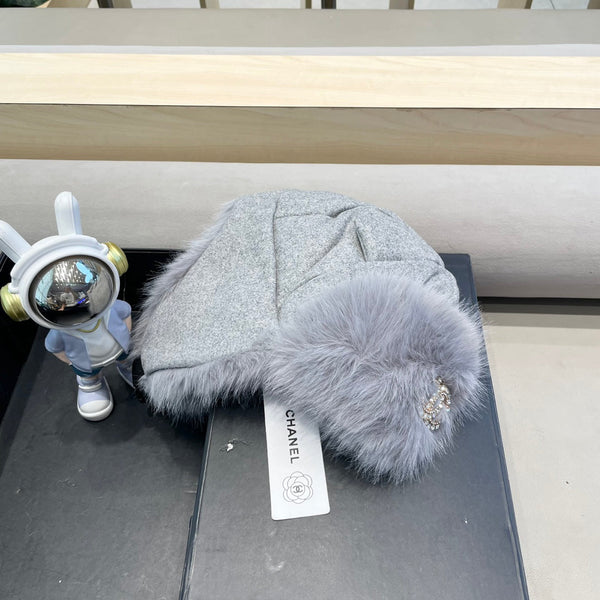 CAPPELLO DA TRAPPER IN CAMOSCIO GRIGIO SQUALO E PELLICCIA DI AGNELLO 429973