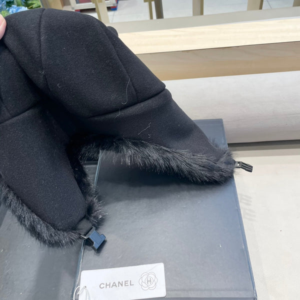 TRAPPER HAT IN BLACK SUEDE AND LAMB FUR 429972