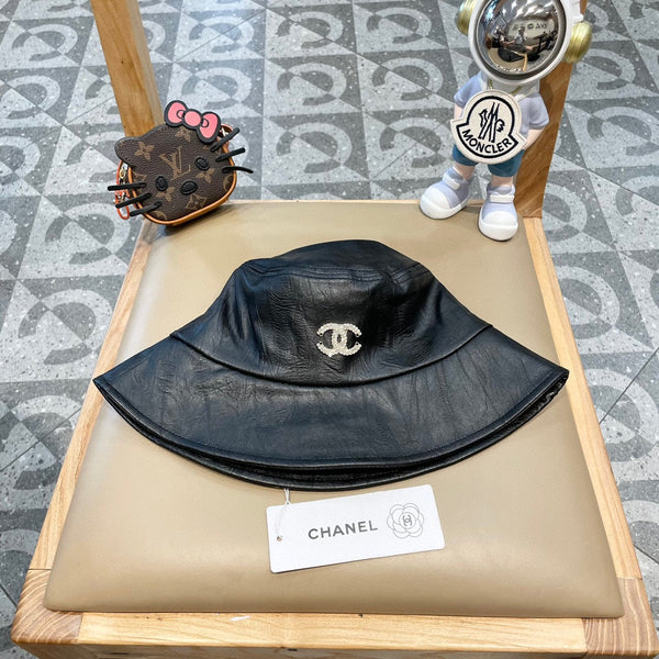 BUCKET HAT IN BLACK CALFSKIN 431732