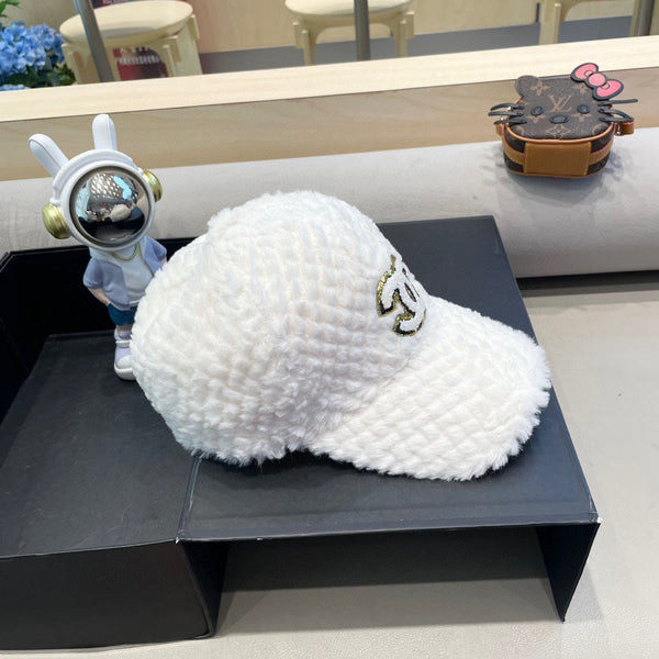 BASEBALL CAP IN WHITE FLEECE 431372