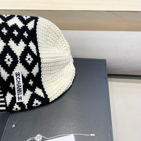 BEANIE HAT IN WHITE MIX BLACK WOOL 431697