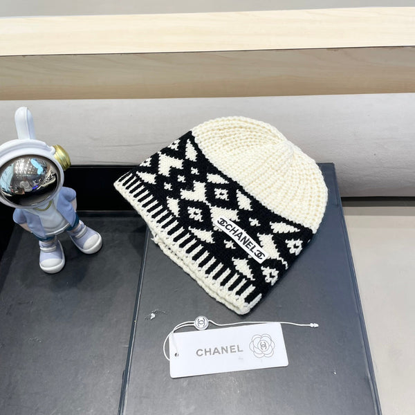 BEANIE HAT IN WHITE MIX BLACK WOOL 431697