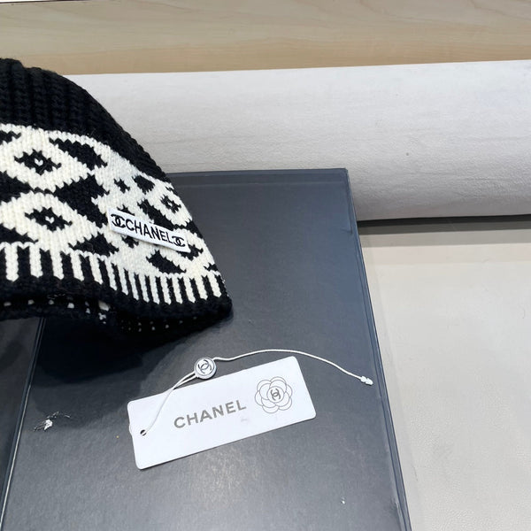BEANIE HAT IN BLACK MIX WHITE WOOL 431698