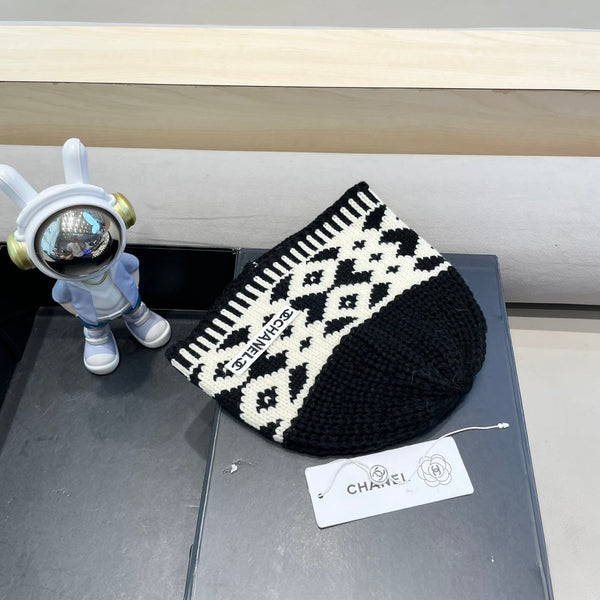 BEANIE HAT IN BLACK MIX WHITE WOOL 431698