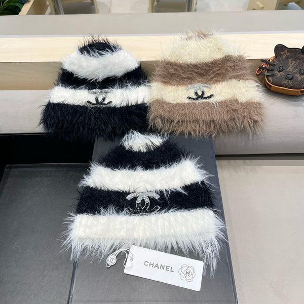 BUCKET HAT IN WHITE MIX BLACK PLUSH AND WOOL 433424