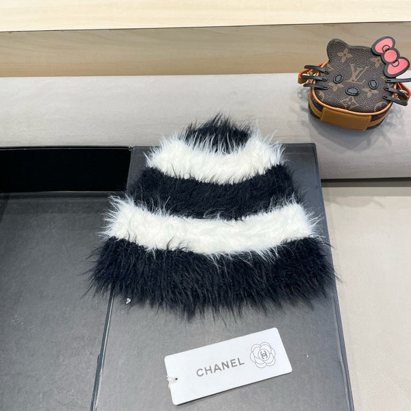 BUCKET HAT IN WHITE MIX BLACK PLUSH AND WOOL 433424