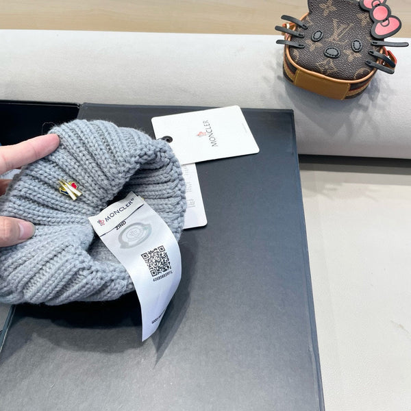 BERRETTO IN LANA CON POM POM GRIGIO CHIARO 435050