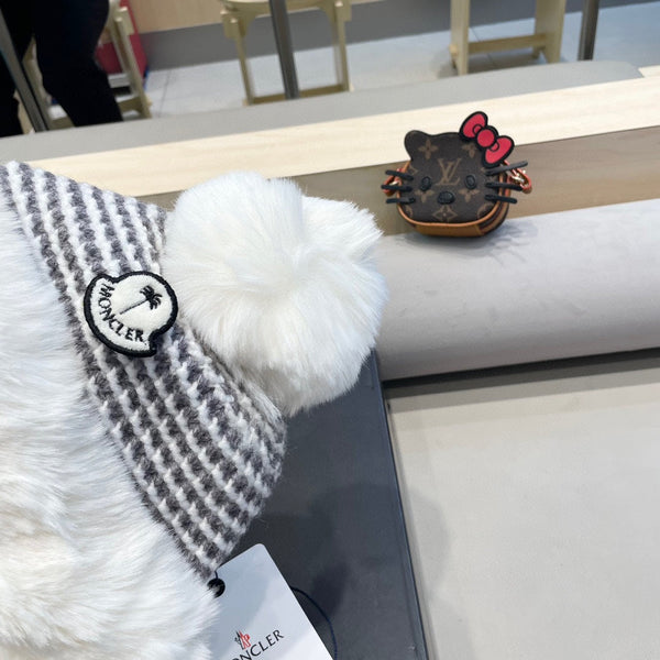 BEANIE HAT IN WHITE WOOL AND FLEECE 436749