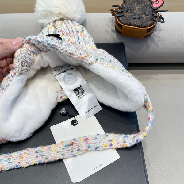 BERRETTO IN LANA BIANCA FODERATO IN PILE 436774