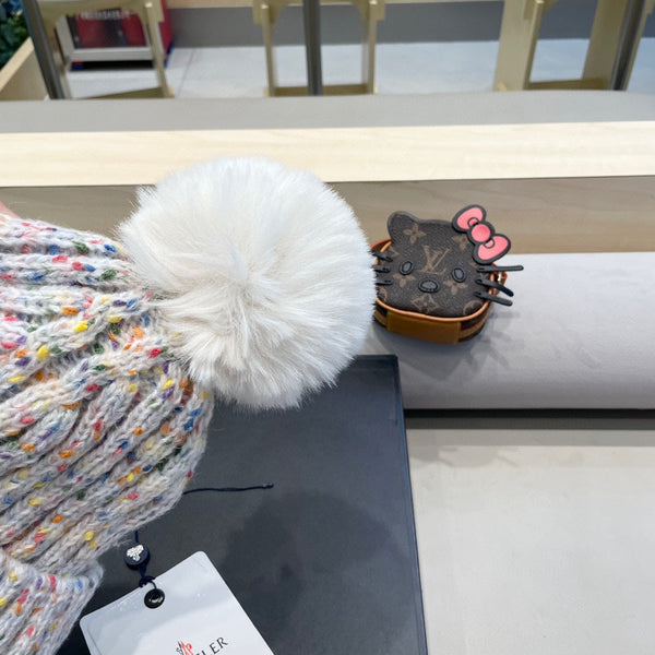 BERRETTO IN LANA BIANCA FODERATO IN PILE 436774