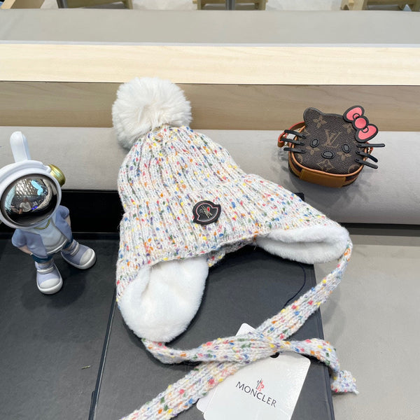 BERRETTO IN LANA BIANCA FODERATO IN PILE 436774