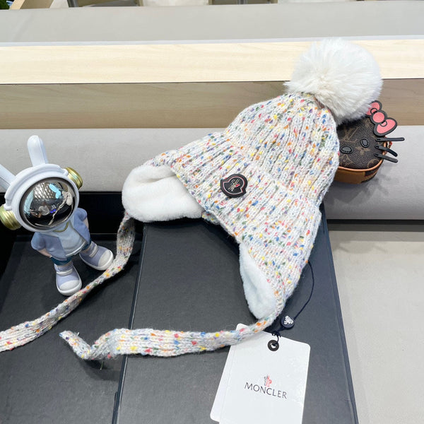 BERRETTO IN LANA BIANCA FODERATO IN PILE 436774