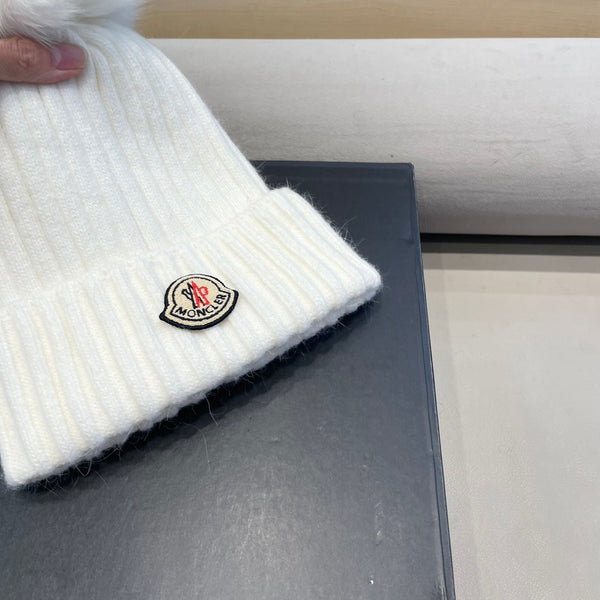 BERRETTO IN LANA BIANCA CON PON PON 438106