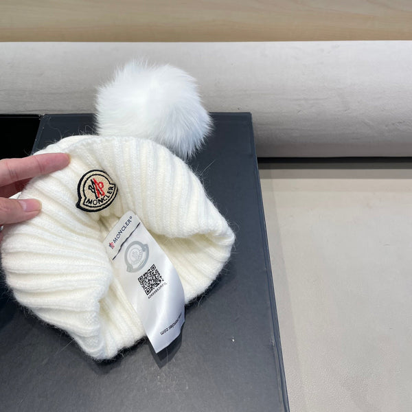 BERRETTO IN LANA BIANCA CON PON PON 438106