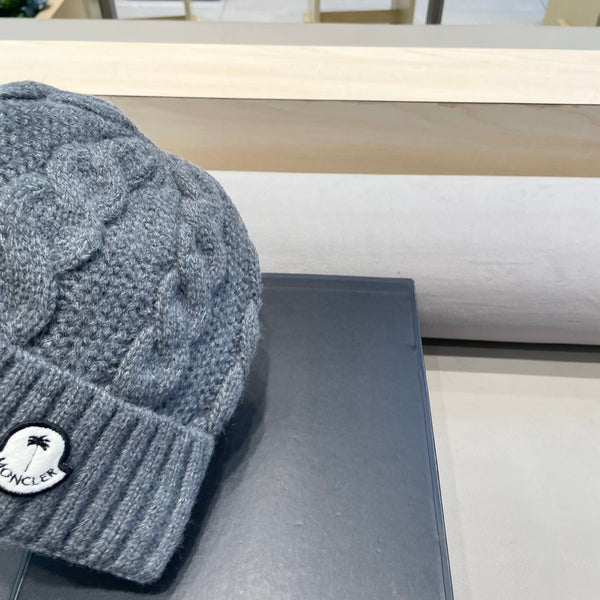 CABLE-KNIT BEANIE HAT IN SHARK GRAY WOOL 438142