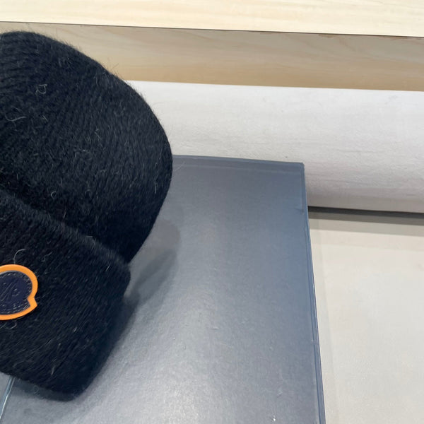BEANIE HAT IN BLACK WOOL 438123