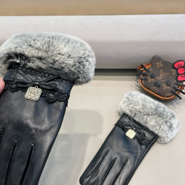 TOUCHSCREEN GLOVES IN BLACK LAMBSKIN AND MINK FUR 460071