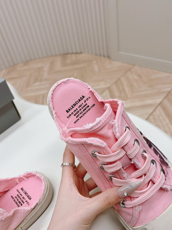 SNEAKER MULES IN PINK CANVAS GRAFFITI LOGO