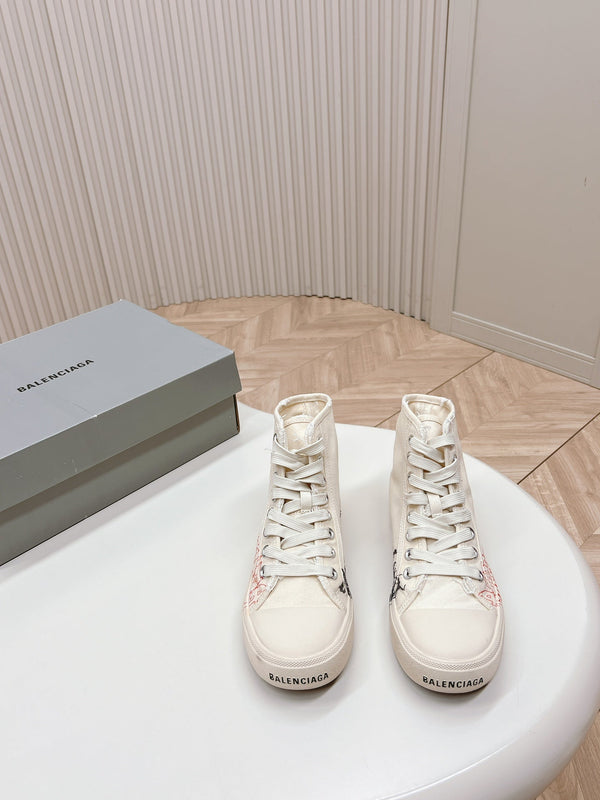 HIGH-TOP SNEAKERS GRAFFITI IN WHITE CANVAS