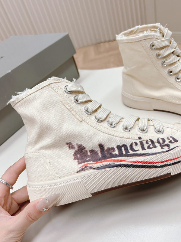 WHITE CANVAS HIGH-TOP SNEAKERS LOGO GRAFFITI