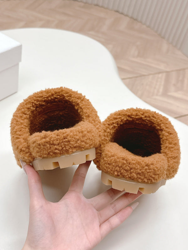 MULES CON LOGO TRIANGOLARE ATTACCATO IN SHEARLING MARRONE BRONZO