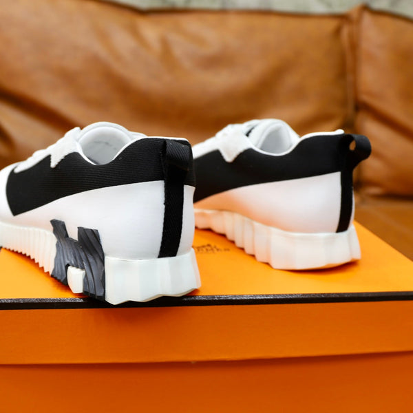 HM BOUNCING SNEAKER BLACK AND WHITE CANVAS