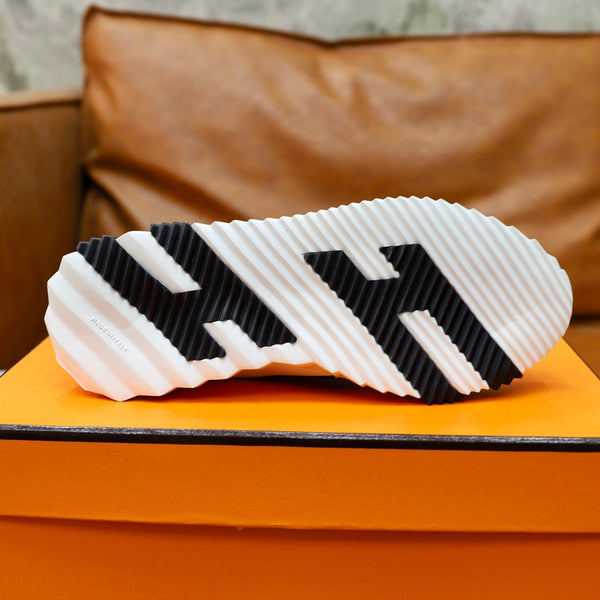 HM BOUNCING SNEAKER BLACK AND WHITE CANVAS