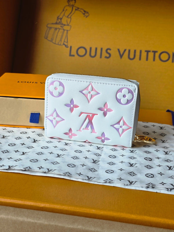 M25601 Portafoglio Lou 11,5 cm Dream Beige Monogram Pelle di agnello goffrata - Light GHW