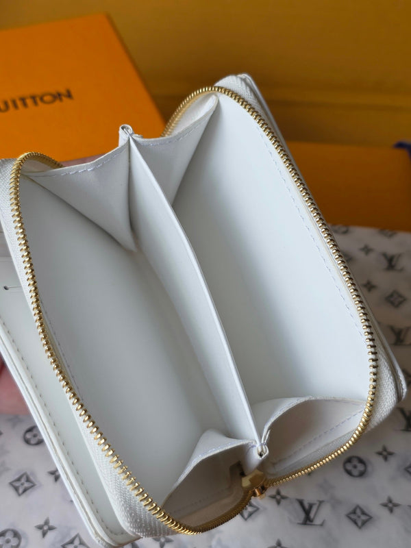 M25601 Portafoglio Lou 11,5 cm Dream Beige Monogram Pelle di agnello goffrata - Light GHW