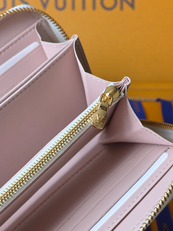 Portafoglio LV M15091 Zippy 19,5 cm Dream Beige Monogram in pelle di agnello goffrata - Light GHW