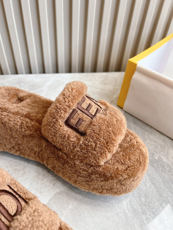 FENDI SLIPPER IN SEPIA BROWN FUR