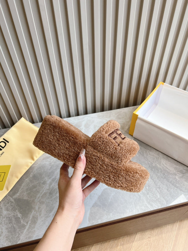 FENDI SLIPPER IN SEPIA BROWN FUR