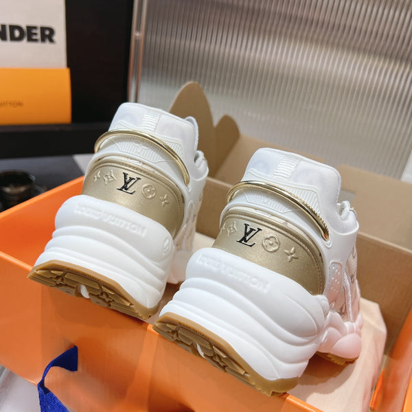 Sneaker LV Run 55 da 50 mm in tessuto jacquard con monogramma beige e oro
