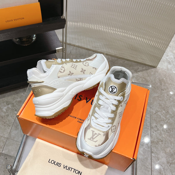 Sneaker LV Run 55 da 50 mm in tessuto jacquard con monogramma beige e oro
