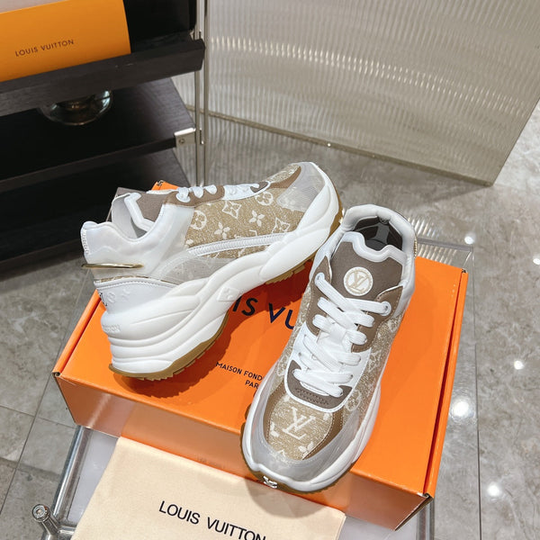 Sneaker LV Run 55 da 50 mm in tessuto jacquard monogramma marrone