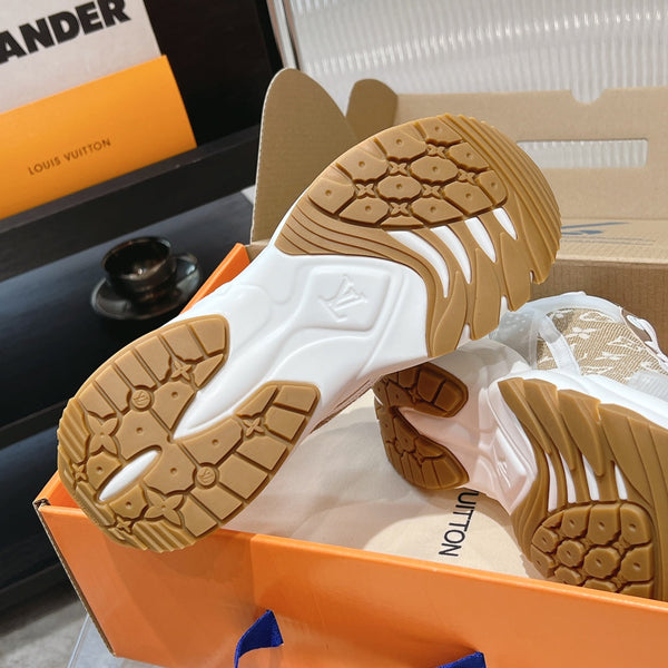 Sneaker LV Run 55 da 50 mm in tessuto jacquard monogramma marrone