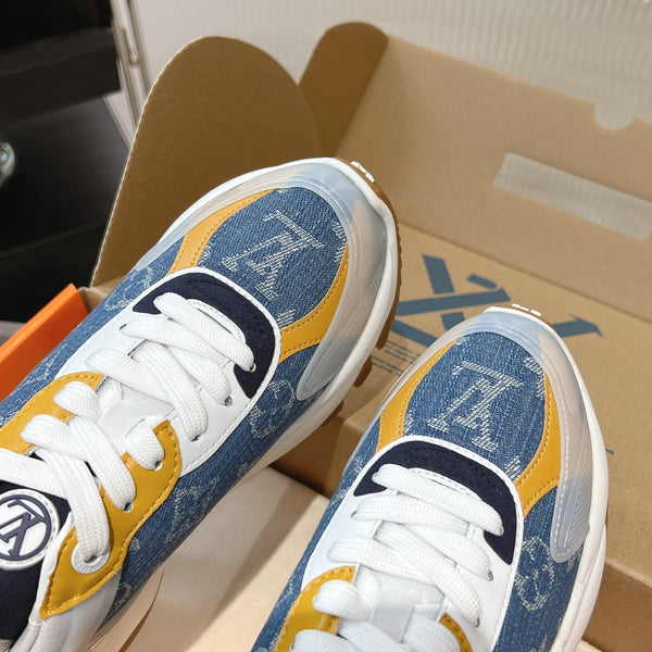 Sneaker LV Run 55 da 50 mm in tessuto jacquard monogramma blu-arancio